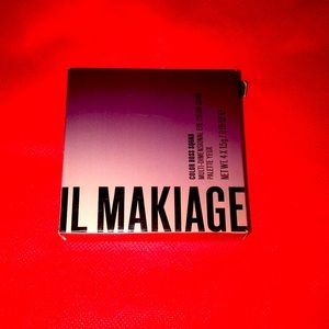 IL Makiage eyeshadow palette